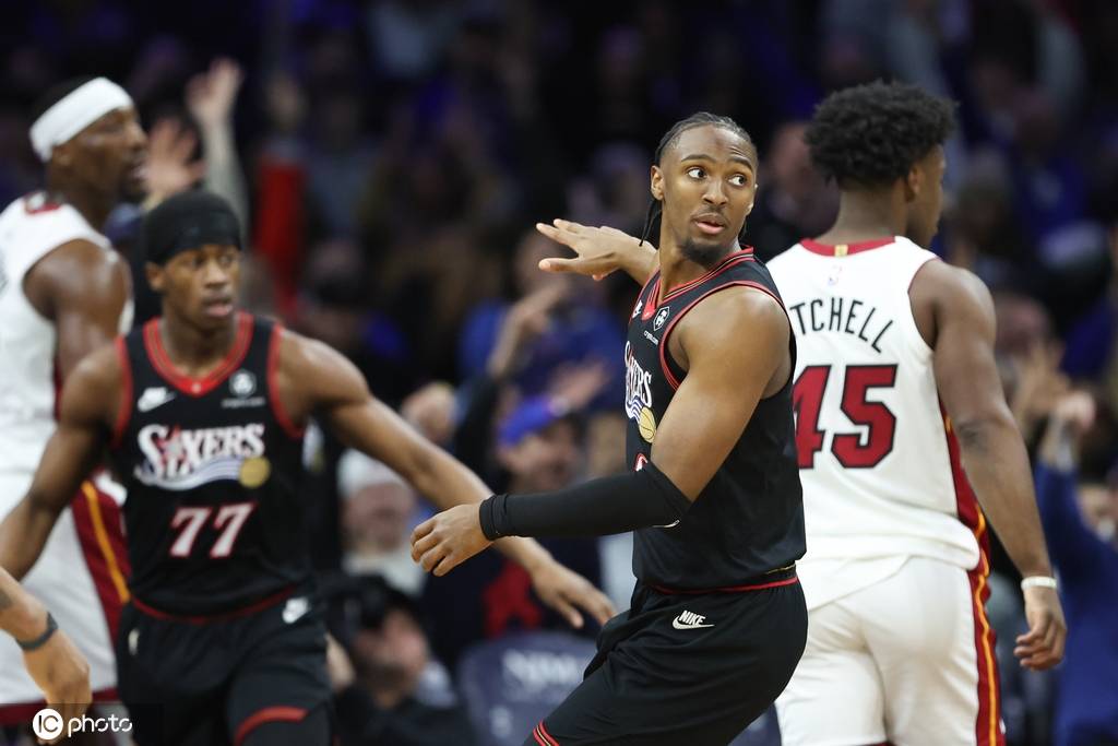 马克西28+11恩比德26+11 76人力克热火迎三连胜